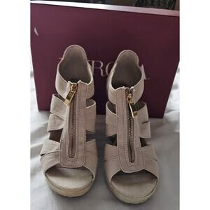 Merona Meredith Wedge Sandals Tan Size 7 EUC
